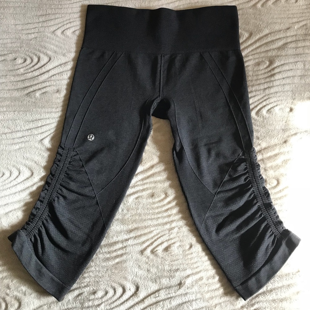 Lululemon In the flow crops